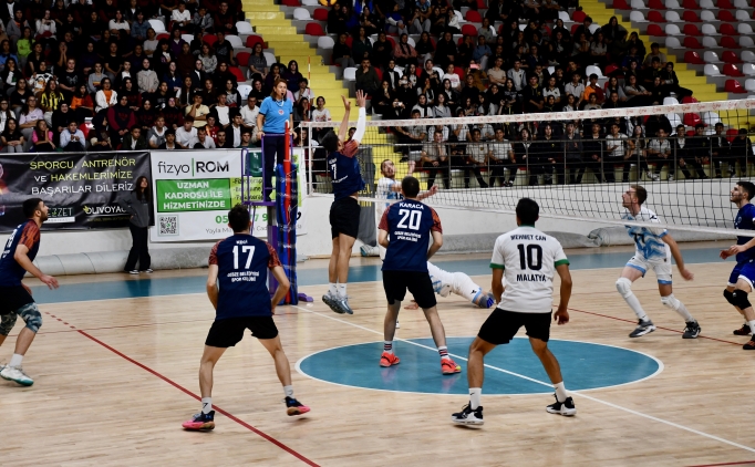 Mehmet Can A��rba�, an�s�na d�zenlenen turnuva ba�lad�