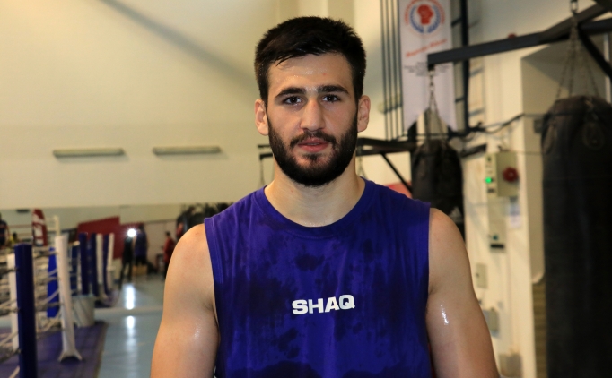 Milli boks�r Emir'in hedefi alt�n madalya!