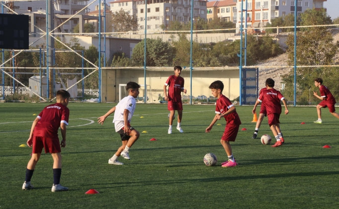 Hatayspor'un altyap� tak�mlar� geri d�nd�