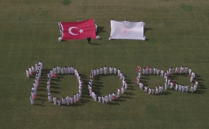 Tekvandoculardan Cumhuriyet'in 100. y�l� kutlamas�