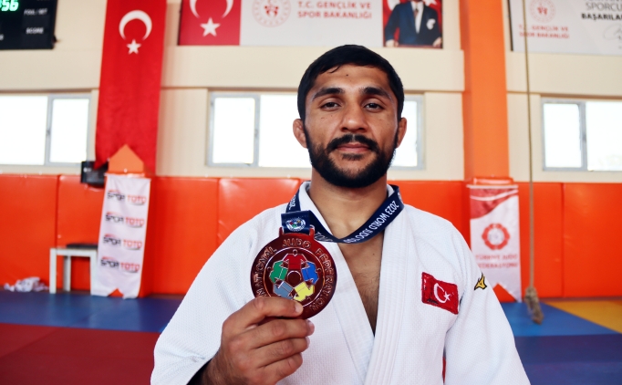 Milli judocu Salih Y�ld�z, olimpiyat kotas� almaya �ok yak�n
