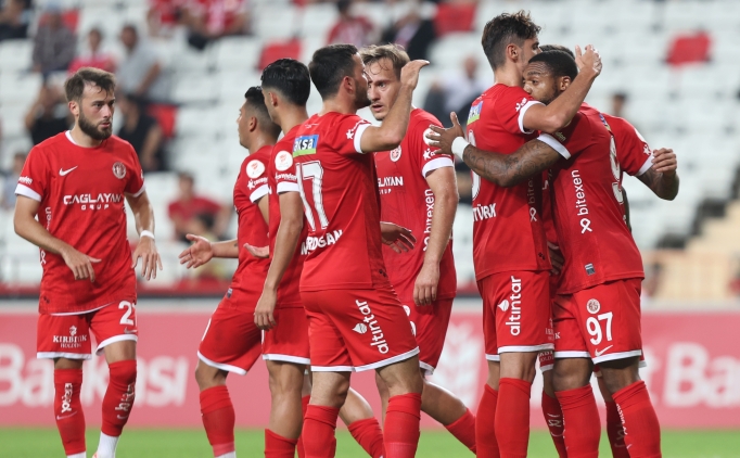 Antalyaspor, evinde rahat turlad�