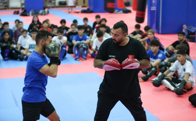 Kick boks ve muaythai'de d�nya �ampiyonlar� yeti�tiriyor: Yasin Urlu