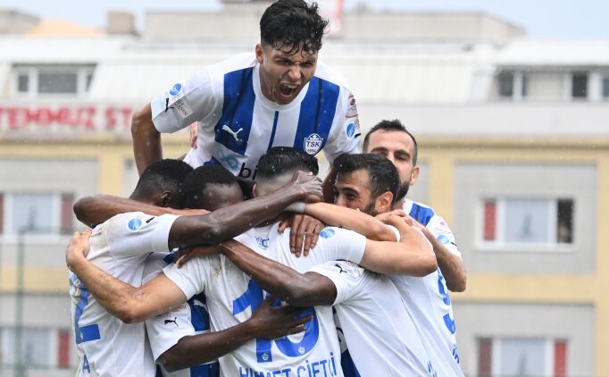 Tuzlaspor geriden geldi ve kazand�