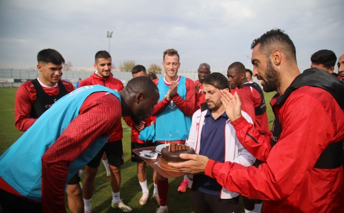 Sivasspor'da Samba Camara'ya s�rpriz do�um g�n�