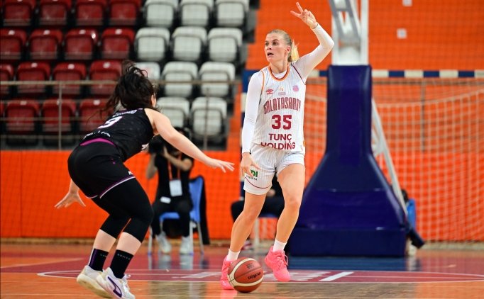 Galatasaray evinde rahat kazand�