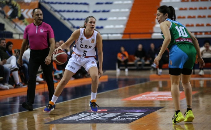 �zmit Belediyespor deplasmanda zorlanarak kazand�