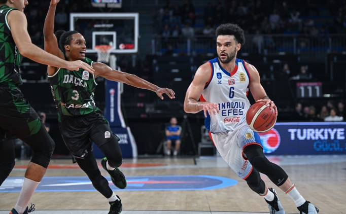 Anadolu Efes evinde kazand