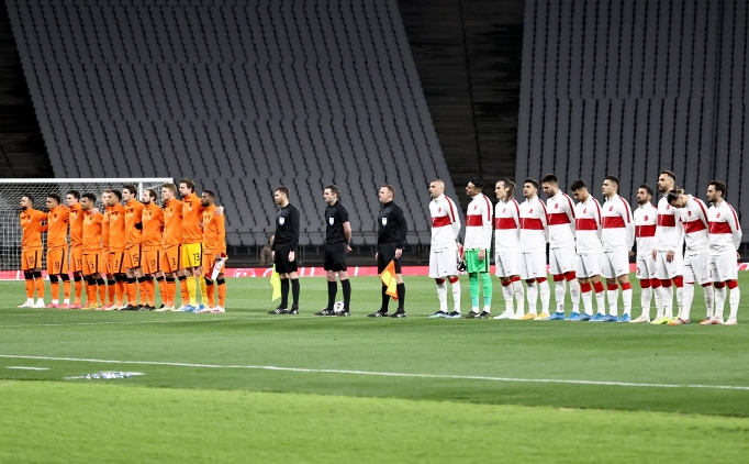 Hollanda Federasyonu'ndan deprem i�in sayg� duru�u karar�