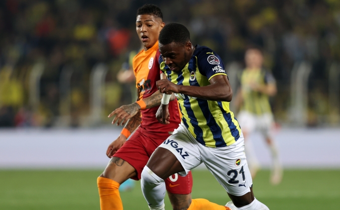 Fenerbah�e evinde, Galatasaray deplasmanda etkili