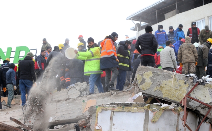 Katar'dan depremzedeler i�in yard�m