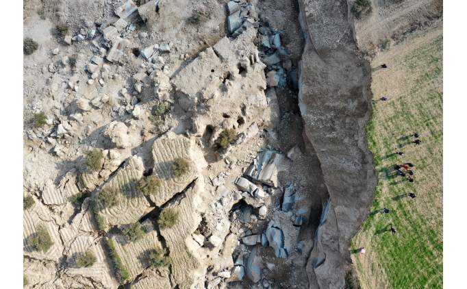 Deprem b�lgesinde topra��n �ekli nas�l de�i�ti? 