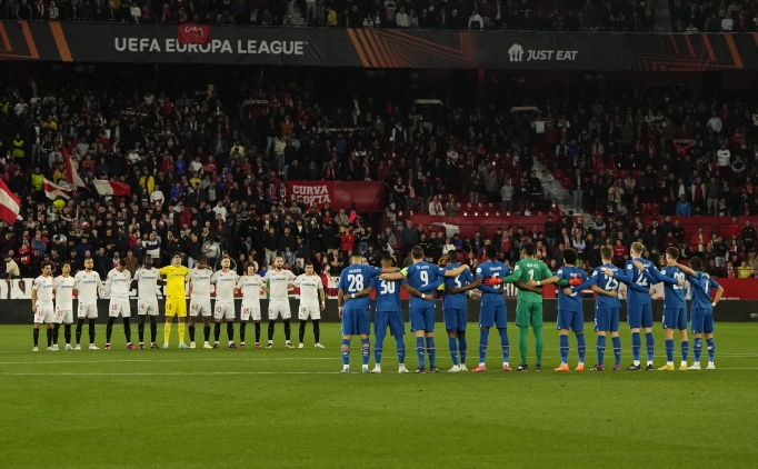 PSV'den sahaya giren taraftara 40 y�ll�k ceza!