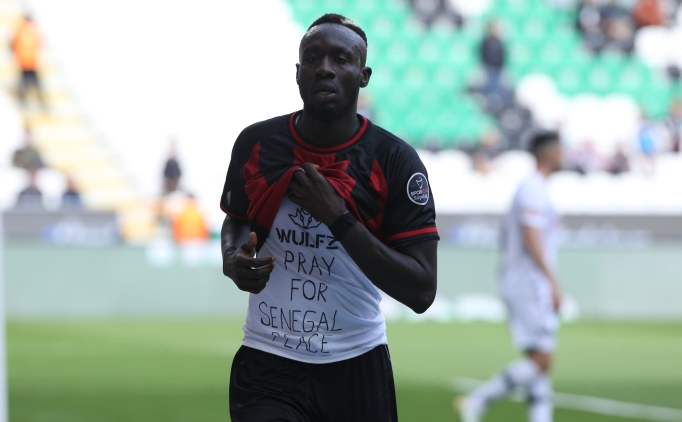 Mbaye Diagne, sezonu dubleyle kapatt�