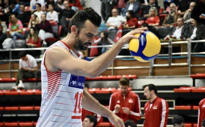 Arslan Ek�i: '�lk hedefimiz tarihe ge�mek'