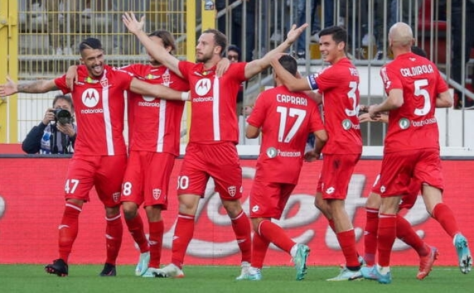 �ampiyon Napoli, Monza'ya di� ge�iremedi