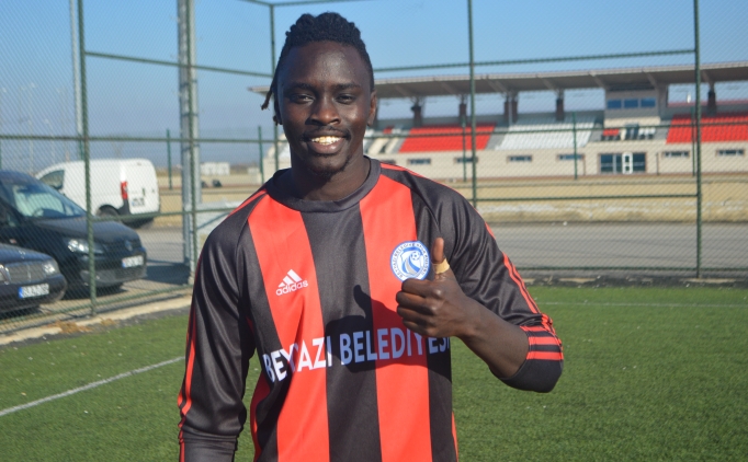 Amat�r ligin 'gol kral�' Ugandal� forvet, performans�yla g�z dolduruyor
