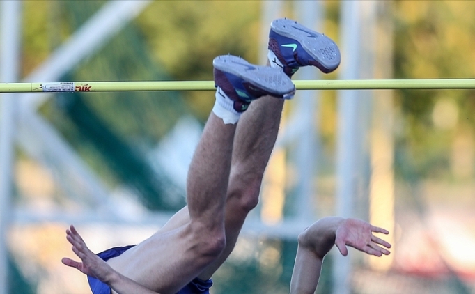 Y�ksek atlamaya �a� atlatan sporcu Dick Fosbury vefat etti