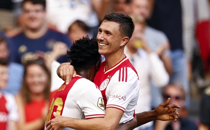 Taraftara yumruk atan Ajaxl� Steven Berghuis, �z�r diledi