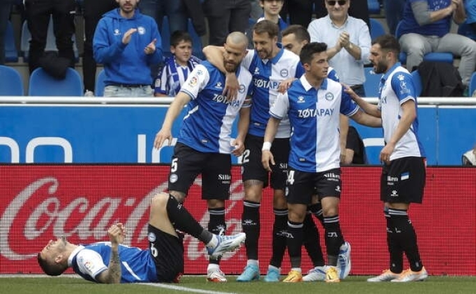 Uzatmalar�n sonunda Alaves La Liga'ya ��kt�