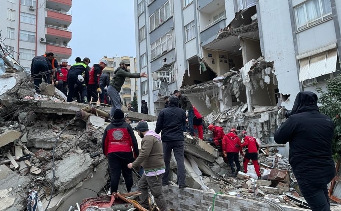Tenis antrenr Tuba Pideciolu ile ei ve ocuu depremde hayatn kaybetti