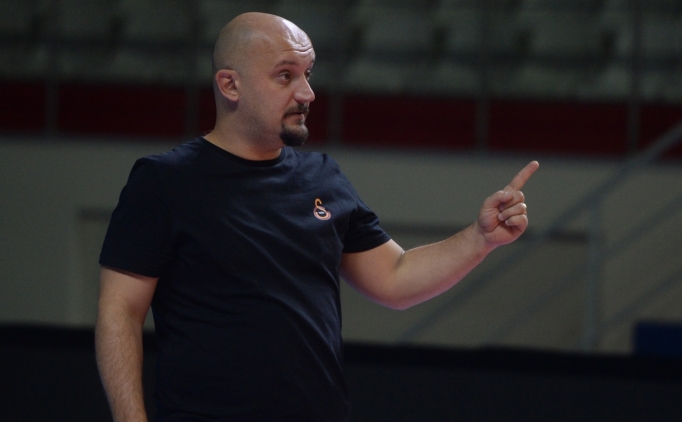 Galatasaray'da Ataman G�neyligil d�nemi sona erdi! ��te yeni ba�antren�r