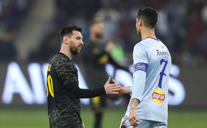 Son dans: Messi - Ronaldo!