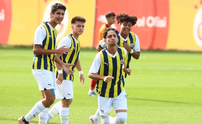 Fenerbah�e U17, Galatasaray U17'yi farkl� ge�ti!