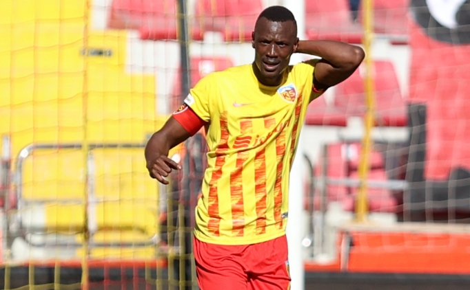 Mame Thiam'a Arabistan'dan teklif ya��yor