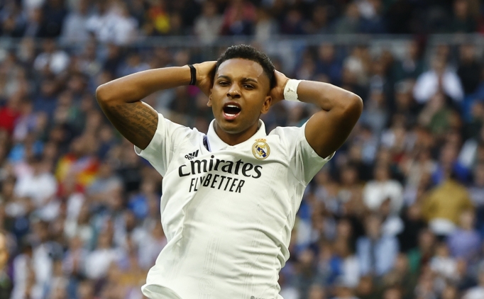 Real Madrid zirve yolunda yaral�