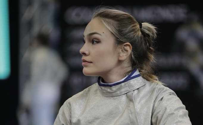 Milli eskrimci Deniz Selin �nl�da�, Fransa'da 13. oldu