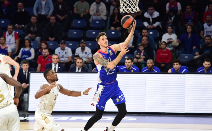 Anadolu Efes, sahas�nda kazand�
