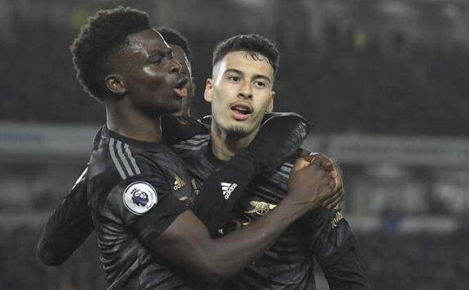 Arsenal, az maa�la �ok i� yap�yor