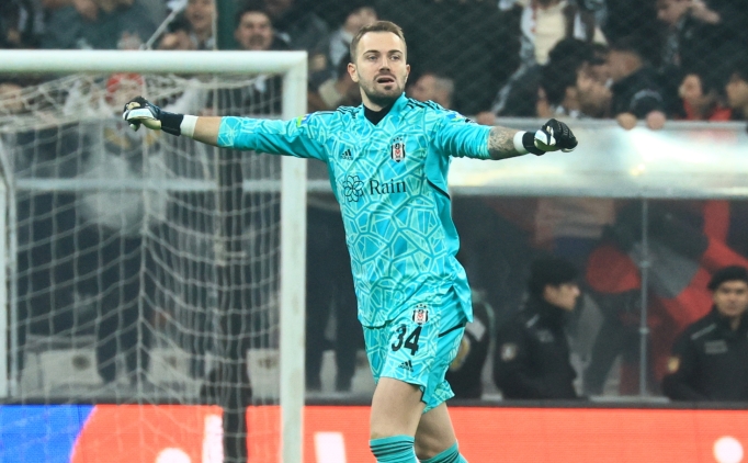 Be�ikta�'ta kaleci Mert G�nok tecr�besini g�sterdi