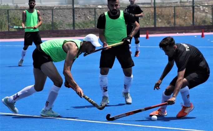 Milli hokeyciler, Avrupa'da en �st seviyeye ula�mak i�in �al���yor