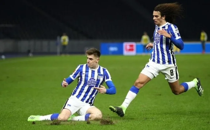 Ba�ak�ehir, Krzysztof Piatek'i transfer ediyor!