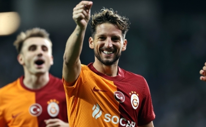 Mertens a��klad�: Futbolu b�rak�yor mu?