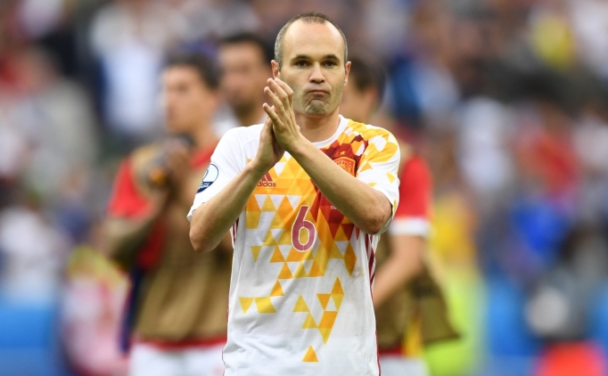 Andres Iniesta, Japonya'dan ayrld!