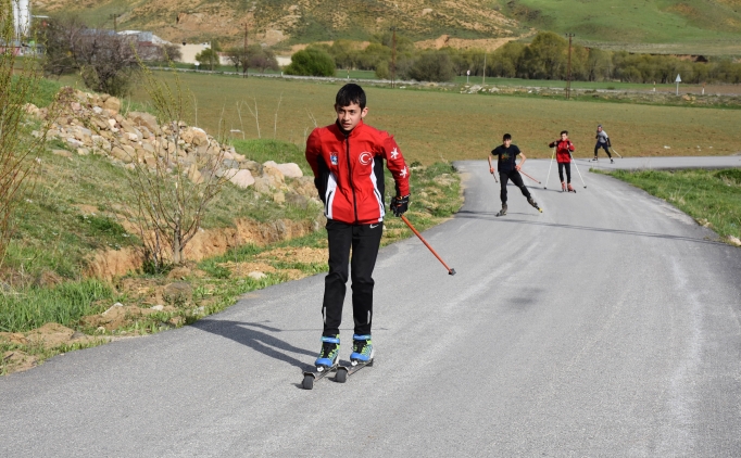 Y�ksekoval� kayak��lar, 18 y�l sonra il�elerinde yap�lacak �ampiyonada birincili�i hedefliyor