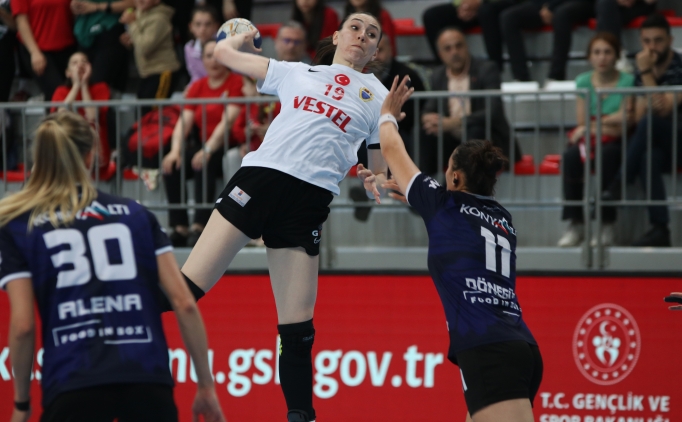 Konyaalt� Belediyespor evinde seriyi e�itledi