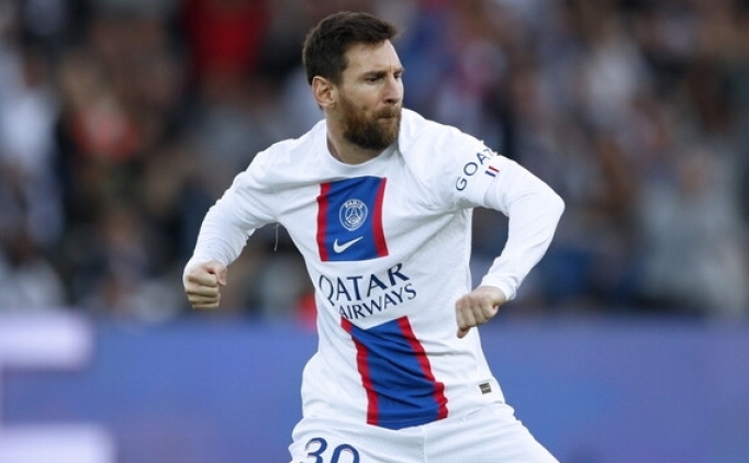 Bixente Lizarazu: 'Bir yl daha kal Messi'