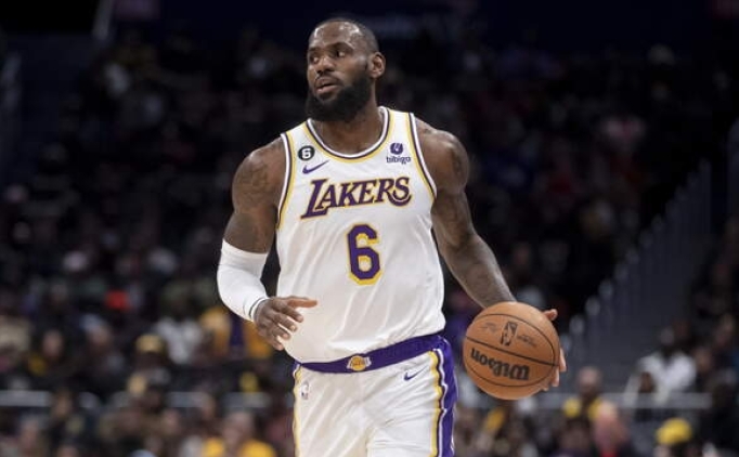 NBA'de Lakers, 25 say geriden gelerek kazand