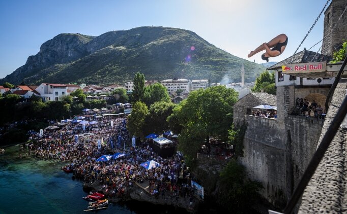 Mostar K�pr�s�'nde Red Bull Cliff Diving heyecan� ya�and�