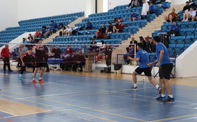 Erzincan'da d�zenlenen �N�L�G Badminton S�per Lig m�sabakalar� ba�lad�