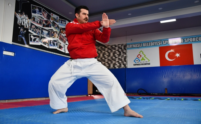 Olimpiyat ve d�nya �ampiyonu i�itme engelli karateci ba�ar�s�n� korumak istiyor
