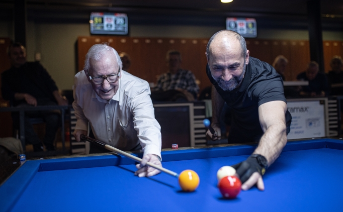 Semih Sayg�ner, efsane bilardocu Raymond Ceulemans'� a��rlad�