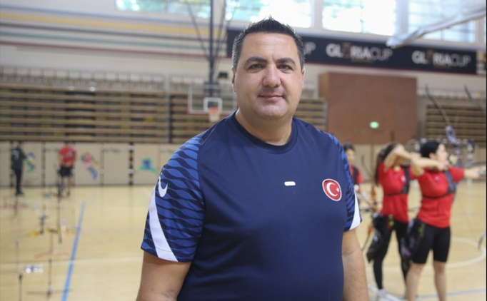 T�rkiye ok�ulukta g�zlerini yukar�ya dikti