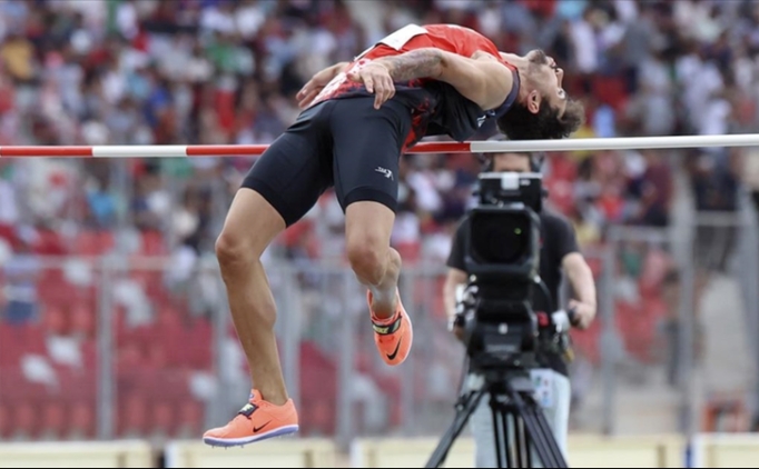 Milli atlet Rusya'da ���nc� oldu