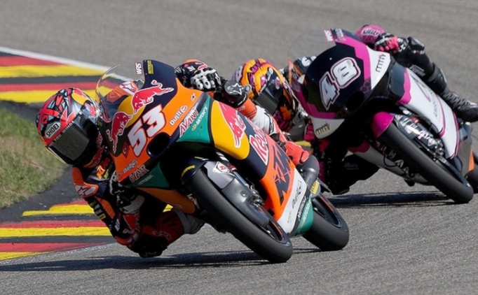 Moto 3'�n onuncu etab� Avusturya GP'sinde zafer Deniz �nc�'n�n
