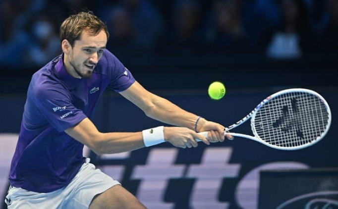 Daniil Medvedev, Rotterdam Ak'ta kupaya uzand